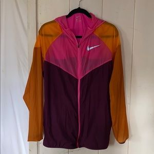 Nike women’s light windbreaker